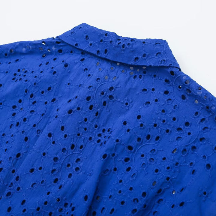 Damen Ärmellose Lochstickerei-Bluse mit Hemdkragen und Perlmuttknopfleiste Echoarchiv