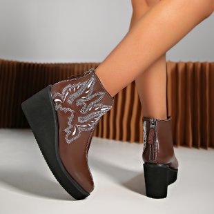 Damen Plateau‑Ankleboots im Westernstil mit Zierstickerei und Rückzipper Echo Archiv
