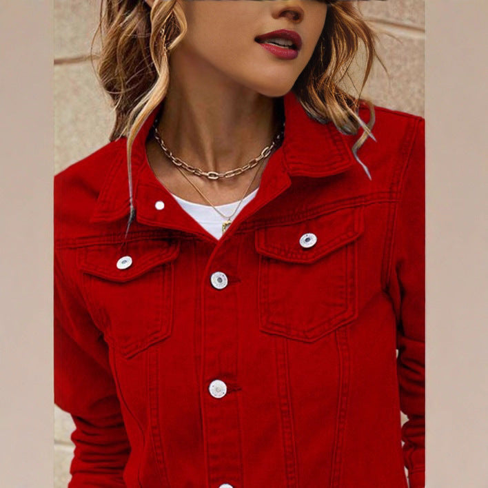 Damen taillierte kurze Jeansjacke im Trucker‑Stil mit Pattentaschen Echo Archiv