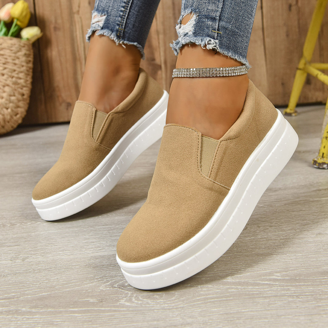 Damen Slip-On Freizeit-Sneaker mit breiter Leichtlauf-Plateausohle weichem Microvelours-Obermaterial und elastischen Seiteneinsätzen Echo Archiv