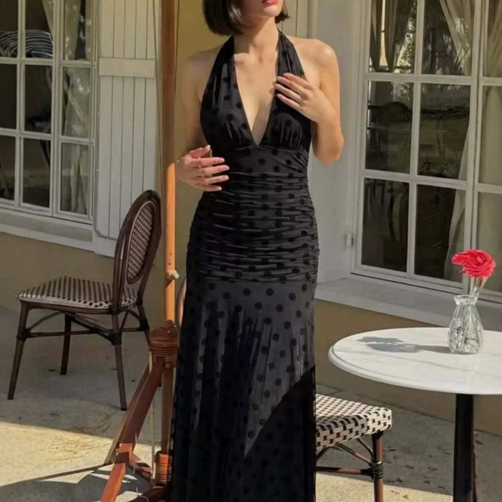 Damen Elegantes Maxikleid mit tiefem V-Ausschnitt und filigranen Rüschen Echo Archiv