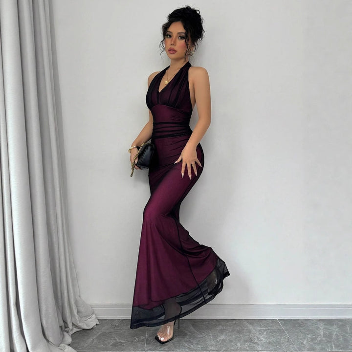 Damen Elegantes Maxikleid mit tiefem V-Ausschnitt und taillierendem Schnitt Echo Archiv