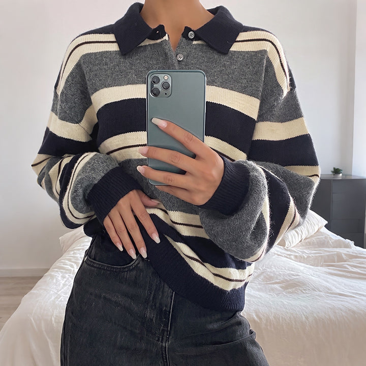 Damen Oversize-Strickpullover mit Polokragen, Streifenmuster und Knopfblende – Mavelle
