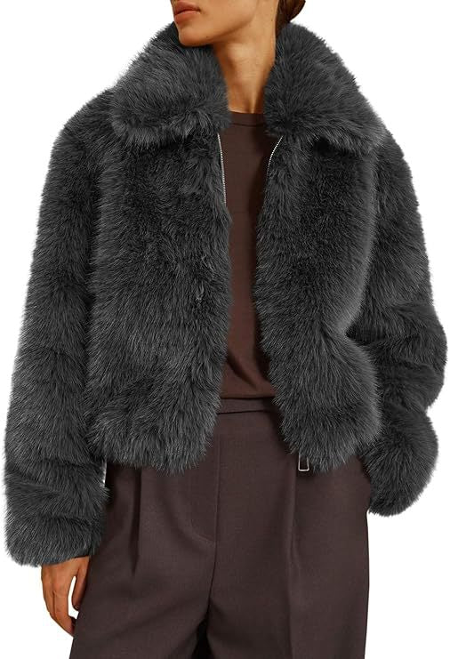 Damen Kurze Boxy‑Faux‑Fur‑Fliegerjacke mit dichtem Hochflor und breitem Umlegekragen Echo Archiv