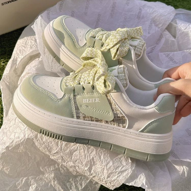 Damen Freizeit-Sneaker mit zweilagiger Wedgesohle, Tweedpaneel und geflochtenen Schnürsenkeln – Névara
