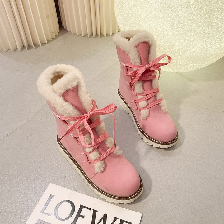 Damen Winterliche Schnür-Boots im Trekking‑Look mit Teddyfutter und gezahnter Keilsohle Echo Archiv