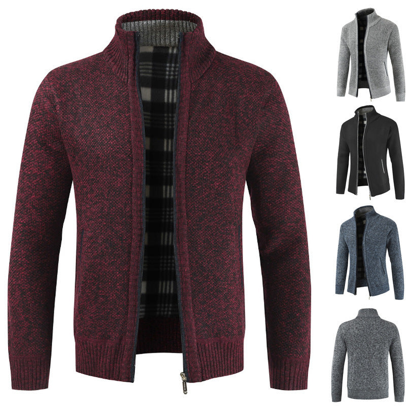 Herren Strickjacke mit hohem Kragen und seitlichen Taschen Echoarchiv
