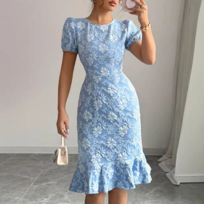 Damen Kleid mit floralem Spitzenmuster und fließendem Saum Echo Archiv