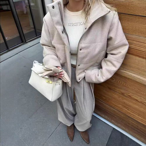Damen Kurze wattierte Wollmix-Übergangsjacke mit hohem Stehkragen und verdeckter Druckknopfleiste Echoarchiv