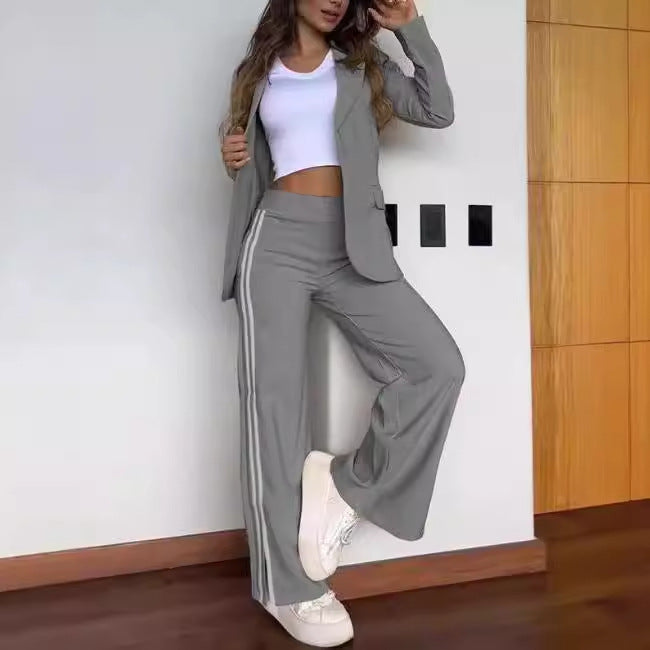 Damen nan sportlich-elegantes Zweiteiler-Blazer-Set mit tailliertem Blazer und weitem Jogginghosen‑Schnitt samt Seitenstreifen Echo Archiv