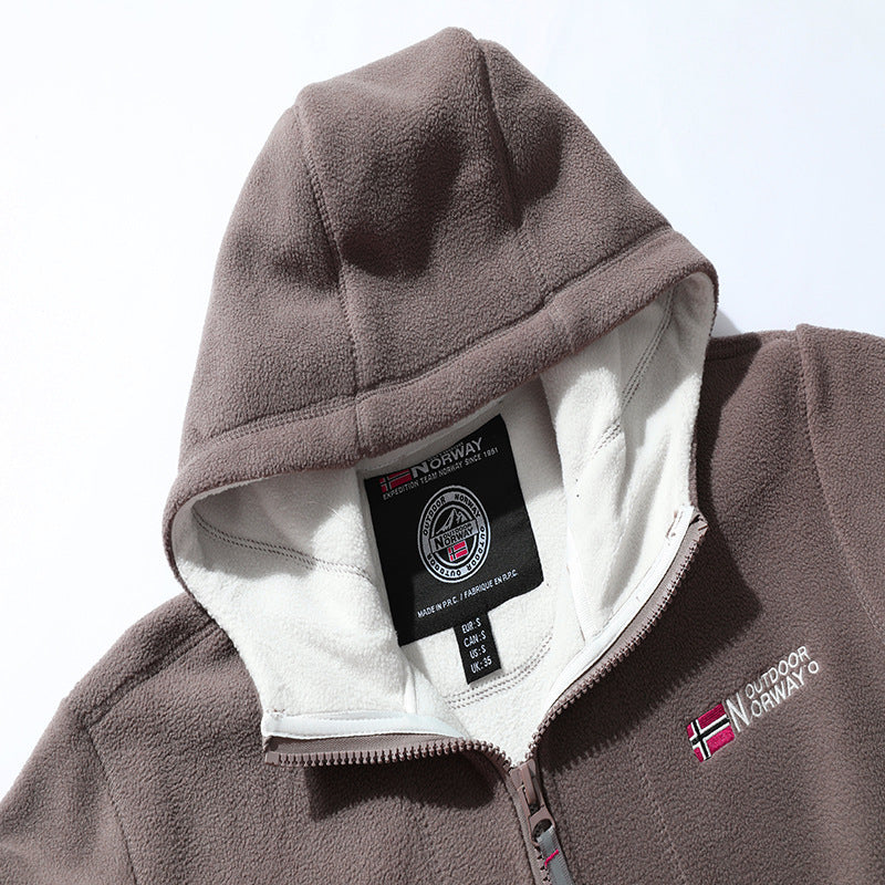 Herren Microfleece-Outdoorjacke mit Kapuze, windabweisender Struktur und Logo-Patch Echoarchiv