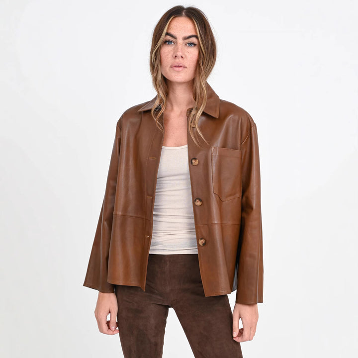 Damen Overshirt-Jacke in Lederoptik mit aufgesetzter Brusttasche und verdeckter Knopfleiste Echo Archiv