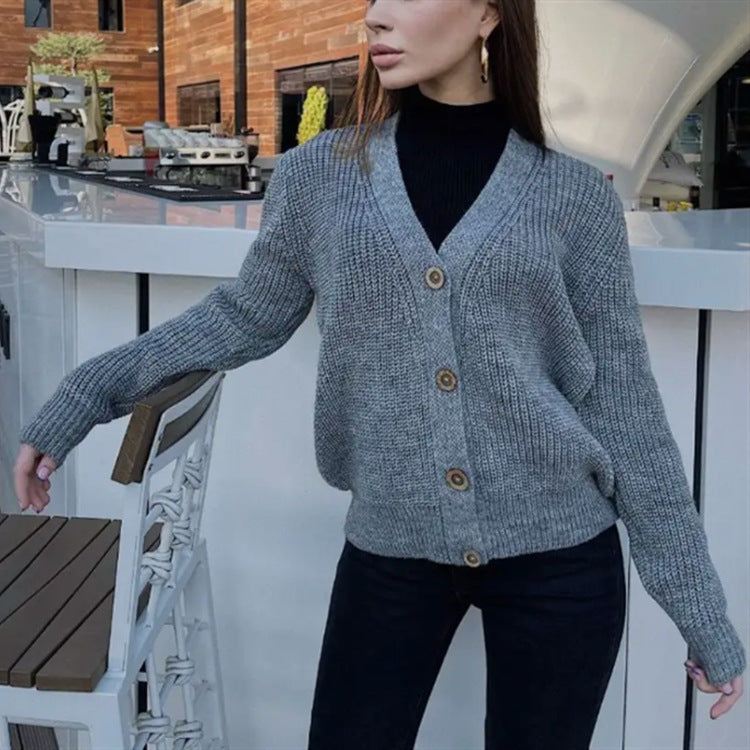 Damen Boxy-Grobstrick-Cardigan mit tiefer V-Leiste, Holzknopfverschluss und geripptem Saum – Veloura