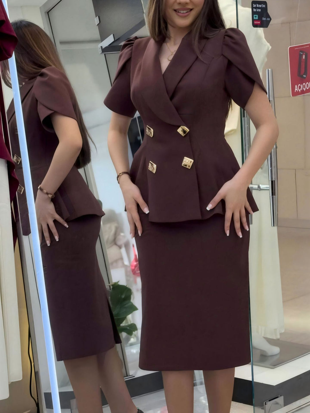 Damen elegantes Bleistiftkleid mit tailliertem Schnitt und schickem Schulterdesign Echo Archiv
