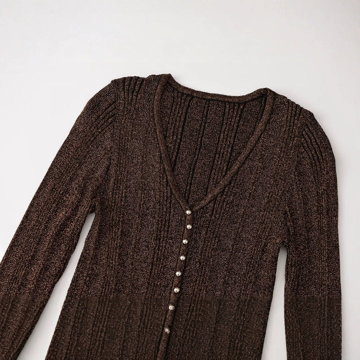 Damen Figurbetonter gerippter Feinstrick-Cardigan mit V‑Ausschnitt, Glanzfaden und Zierknopfleiste Echoarchiv