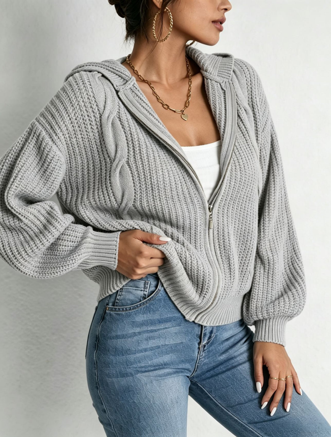 Damen Kapuzen-Cardigan im Grobstrick mit Zopfmuster und Reißverschluss – Veloura