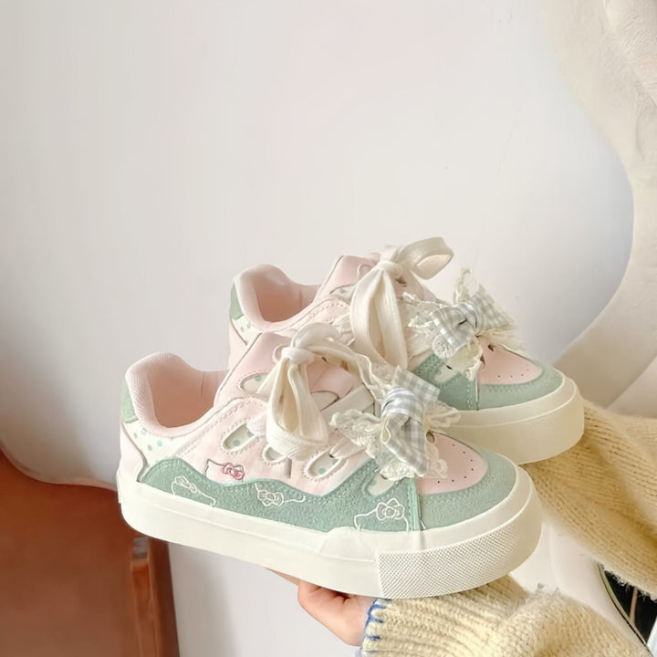 Damen Verspielte Sneakers mit Rüschendetail undem freundlichen Tiermotiven Echo Archiv