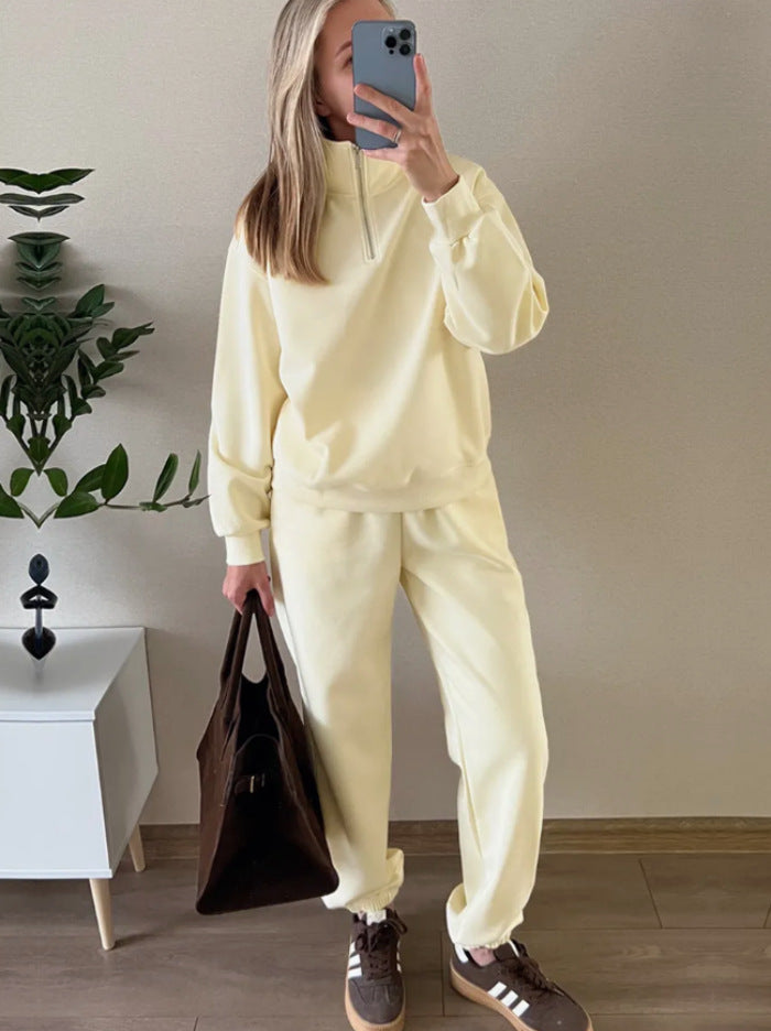 Damen Sweatset mit Halbreißverschluss, oversized Pullover und hochtaillierter weit geschnittener Jogginghose – Avérine