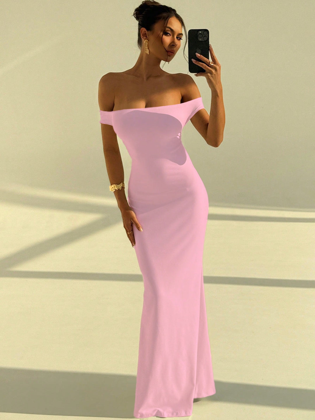 Damen Elegantes Off-Shoulder Maxikleid mit figurbetontem Schnitt Echo Archiv