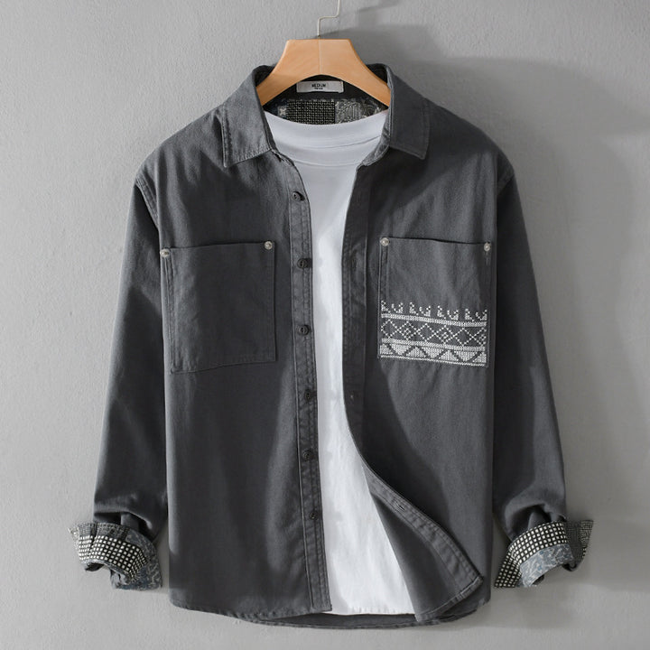 Herren Baumwoll-Overshirt mit Kontrastfutter, Brusttaschen und feiner Stickerei Echoarchiv