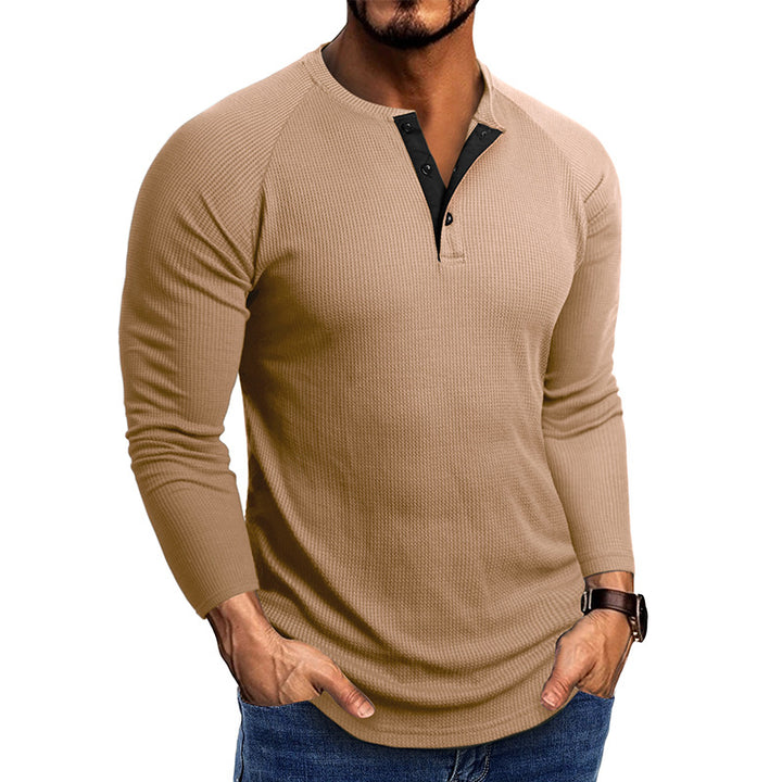Herren modisches Langarm-Henley-Shirt mit strukturiertem Stoff und eleganten Knopfdetails Echoarchiv
