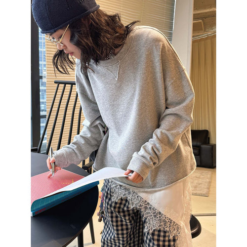 Damen Oversized-Sweatshirt aus weichem Sweatstoff mit roher Kante und V-Ziernaht Echoarchiv