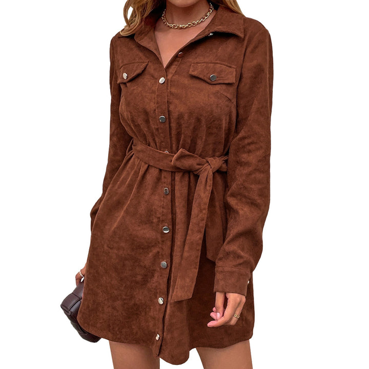 Damen kurzes Hemdkleid aus Velourslederimitat mit Taillengürtel und Druckknopf-Leiste – Élara