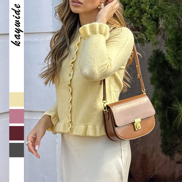 Damen kurz geschnittener Strickcardigan mit Volantknopfleiste und gerafften Bündchen – Veloura