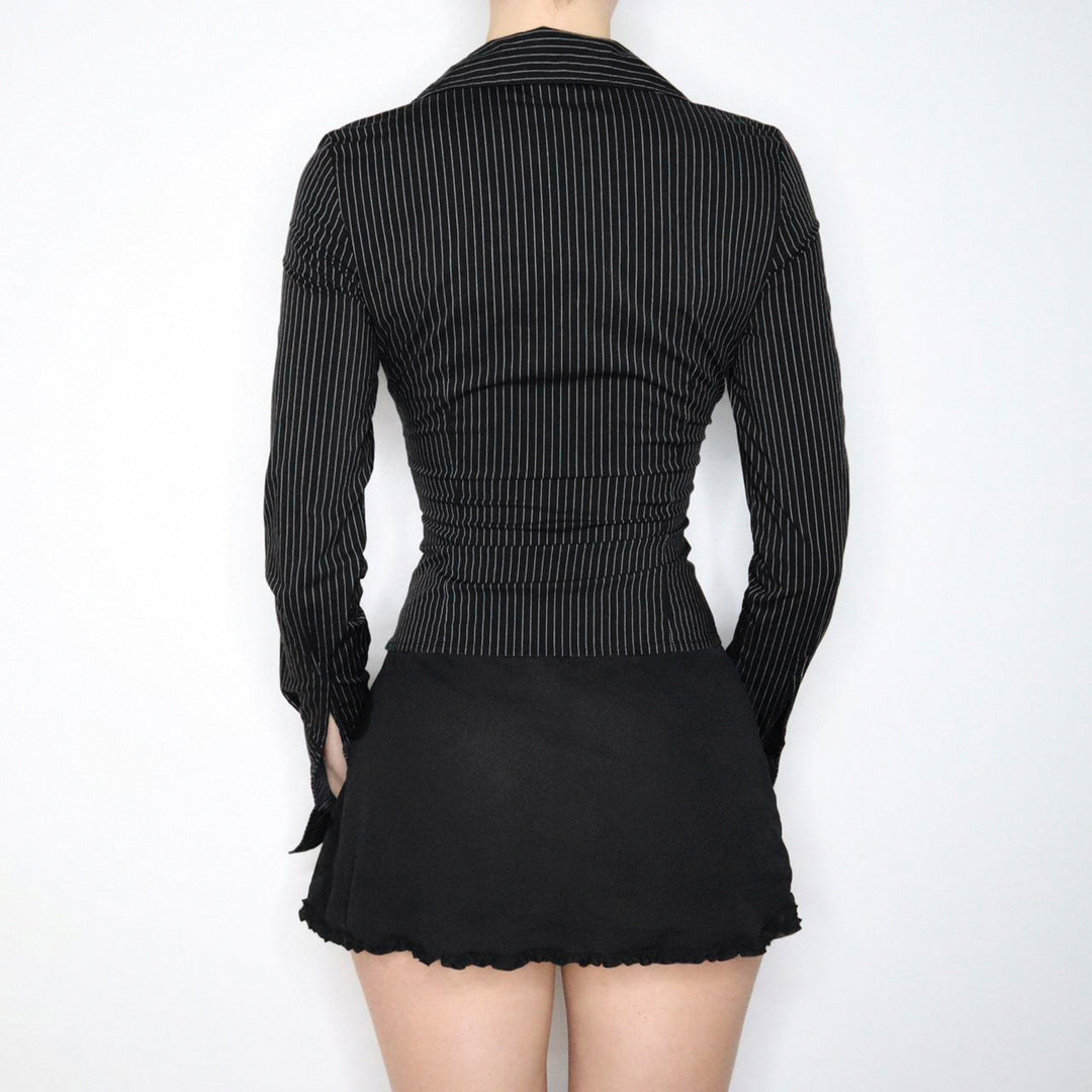 Damen Figurbetontes Langarmshirt mit Hemdkragen und Twist-Detail Echo Archiv