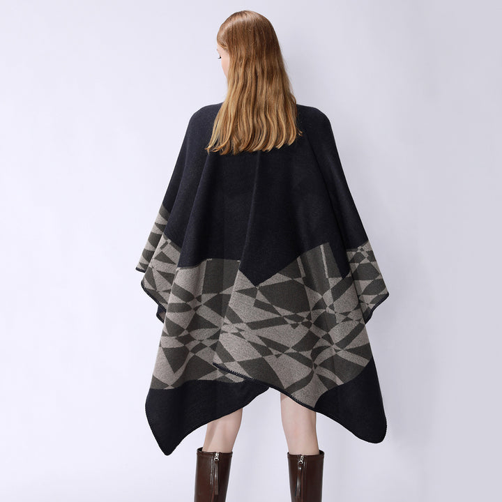 Damen Großer Strickponcho im Cape‑Schnitt mit Ziernaht und geometrischem Intarsia – Veloura