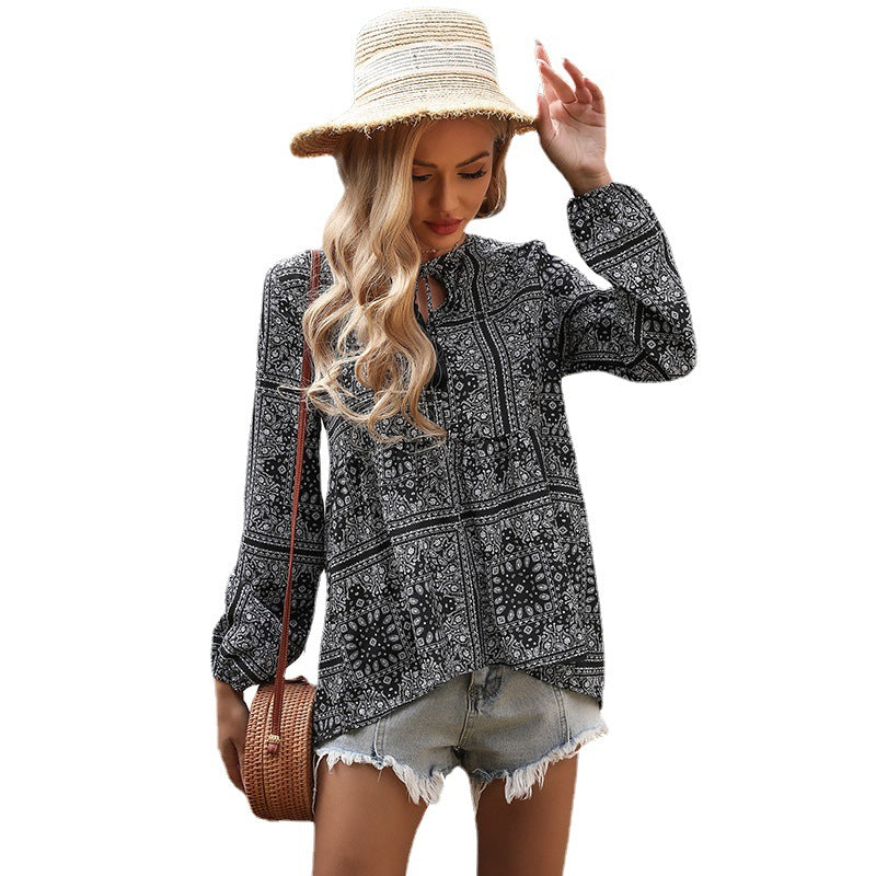 Damen V-Ausschnitt-Tunika mit Paisley-Bandana-Print, Quastenbindeband und Stufenrock – Avérine