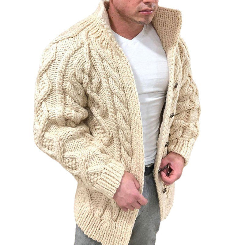 Herren Grober Zopfstrick-Cardigan mit hohem Stehkragen und Hornknöpfen Echo Archiv