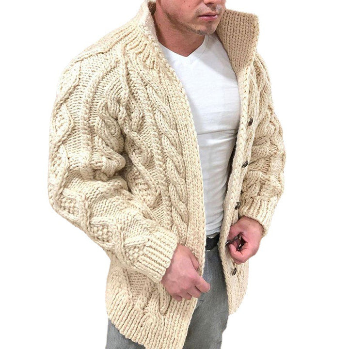 Herren Grober Zopfstrick-Cardigan mit hohem Stehkragen und Hornknöpfen Echo Archiv