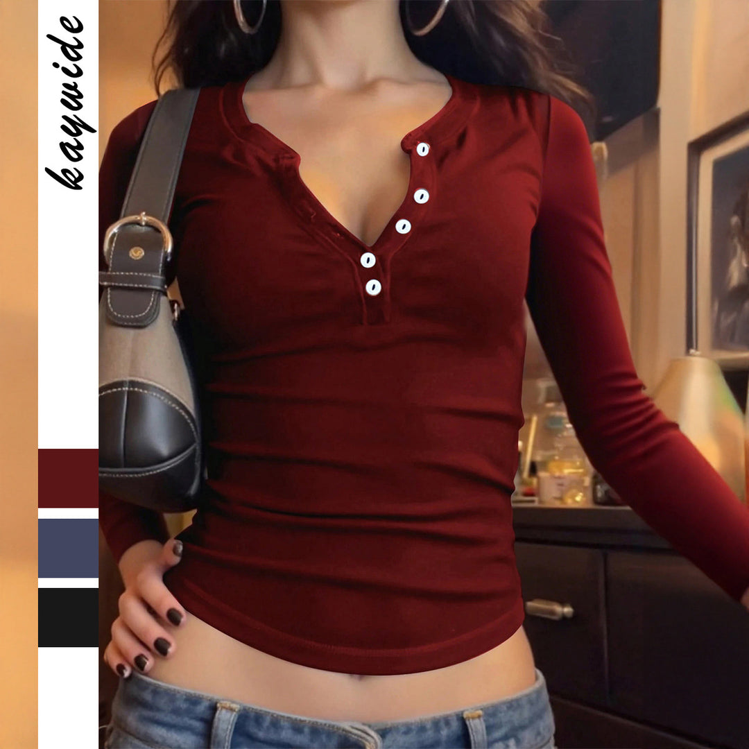 Damen tailliertes Henley-Longsleeve mit V-Knopfleiste, figurformendem Stretchjersey und schmaler Silhouette – Avérine