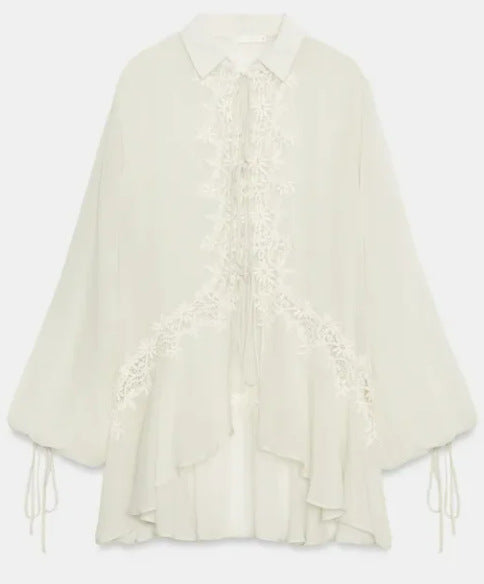 Damen Romantische Tunika‑Bluse mit Spitzenapplikation, Volantsaum und Ballonärmeln Echo Archiv