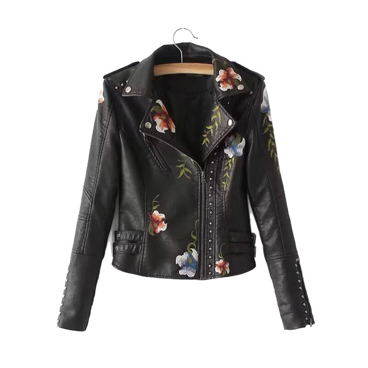 Damen Kurz‑Bikerjacke aus veganer Lederoptik mit bestickten Blumenapplikationen und Nieten Echoarchiv