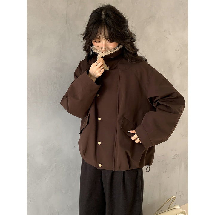 Damen Kurze Oversize-Bomberjacke mit Teddykragen und Druckknopfdetails Echoarchiv