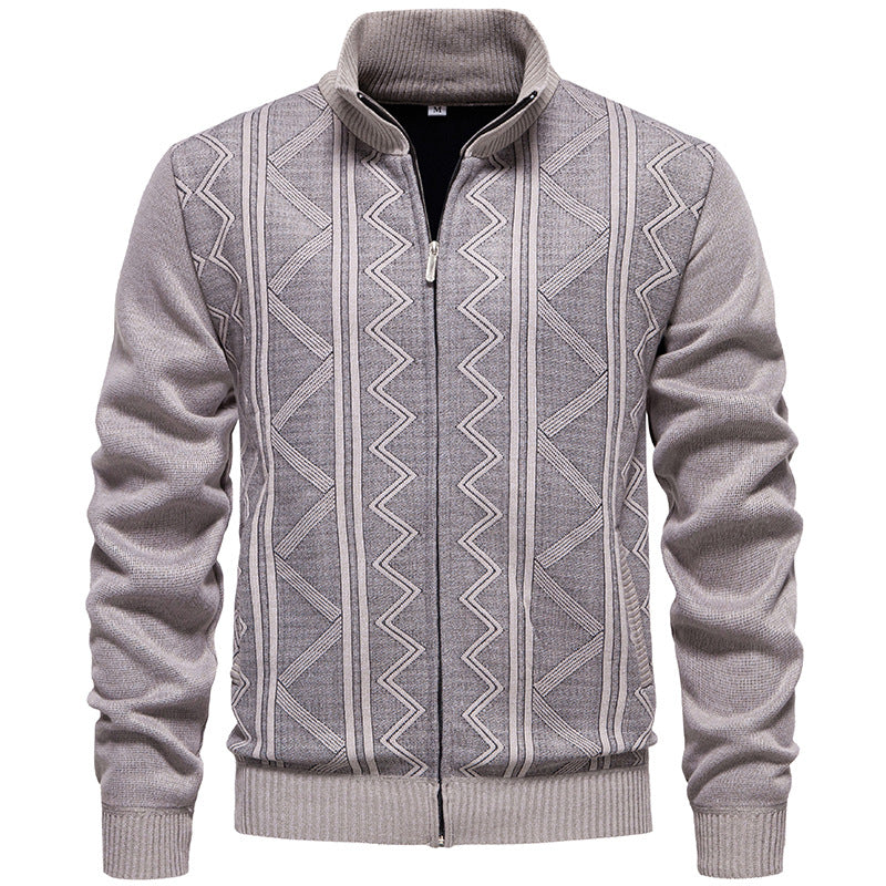 Herren Strickjacke mit Zopfmuster und hohem Stehkragen Echoarchiv