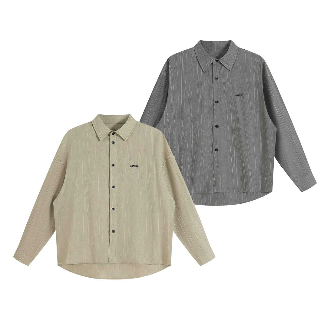 Unisex Oversize Hemdjacke mit strukturierter Längsstruktur, Kentkragen und abgerundetem Saum Echoarchiv