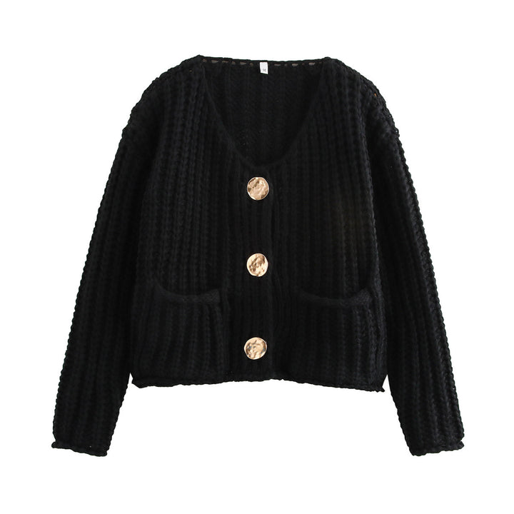Damen Kurzcardigan im Rippen-Grobstrick mit aufgesetzten Taschen und Statementknöpfen – Veloura