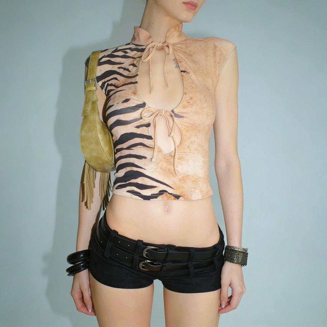 Damen Figurbetontes Kurzarm-Oberteil mit Halterneck und asymmetrischem Design Echo Archiv