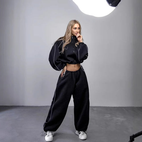 Damen cropped Zip-Kapuzenjacke mit Tunnelzug-Bund, oversized Ärmeln und kontrastierender Paspel – Auréline