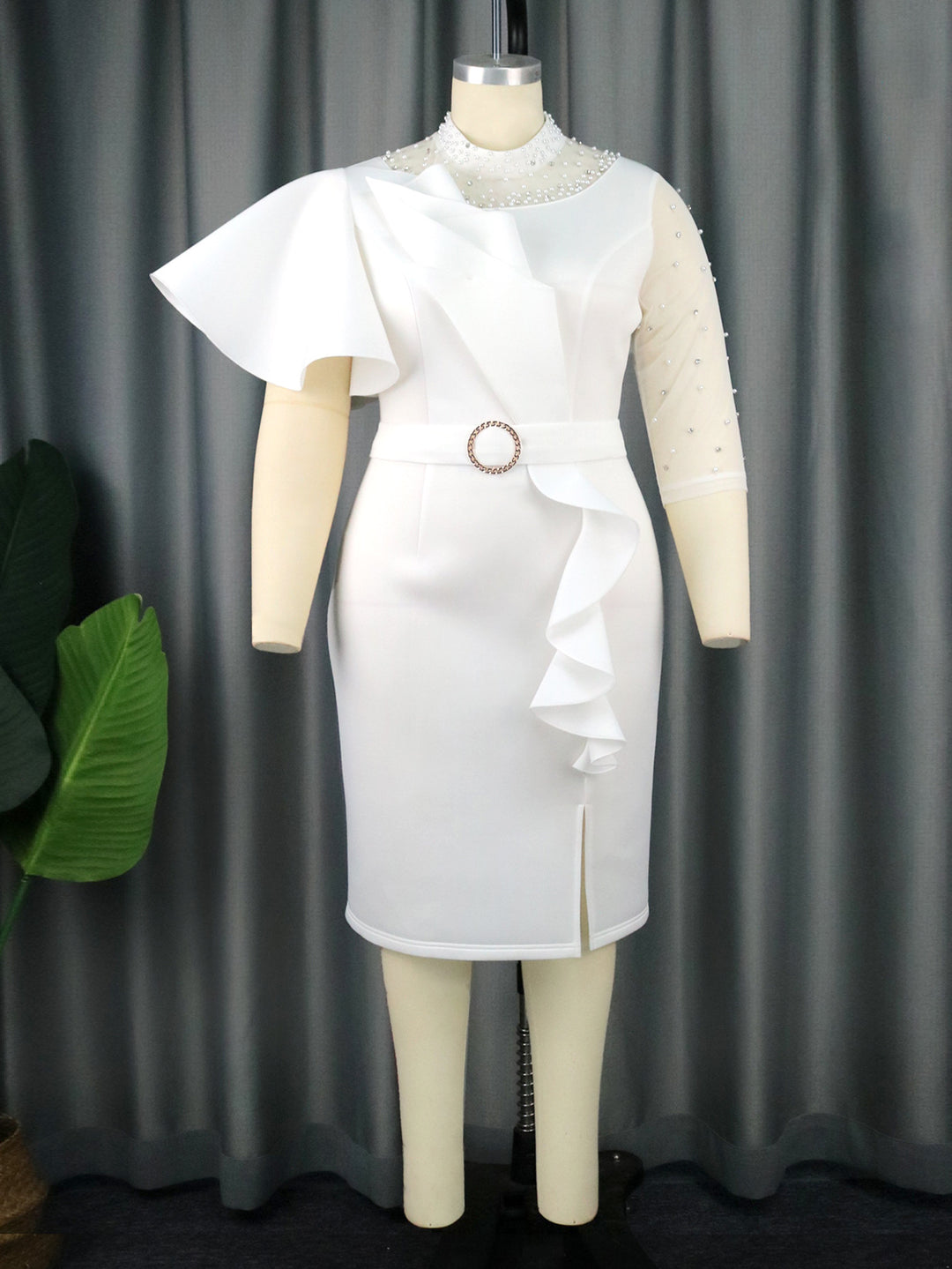Damen Cocktailkleid mit asymmetrischem Rüschendesign und dekorativen Perlenakzenten Echo Archiv