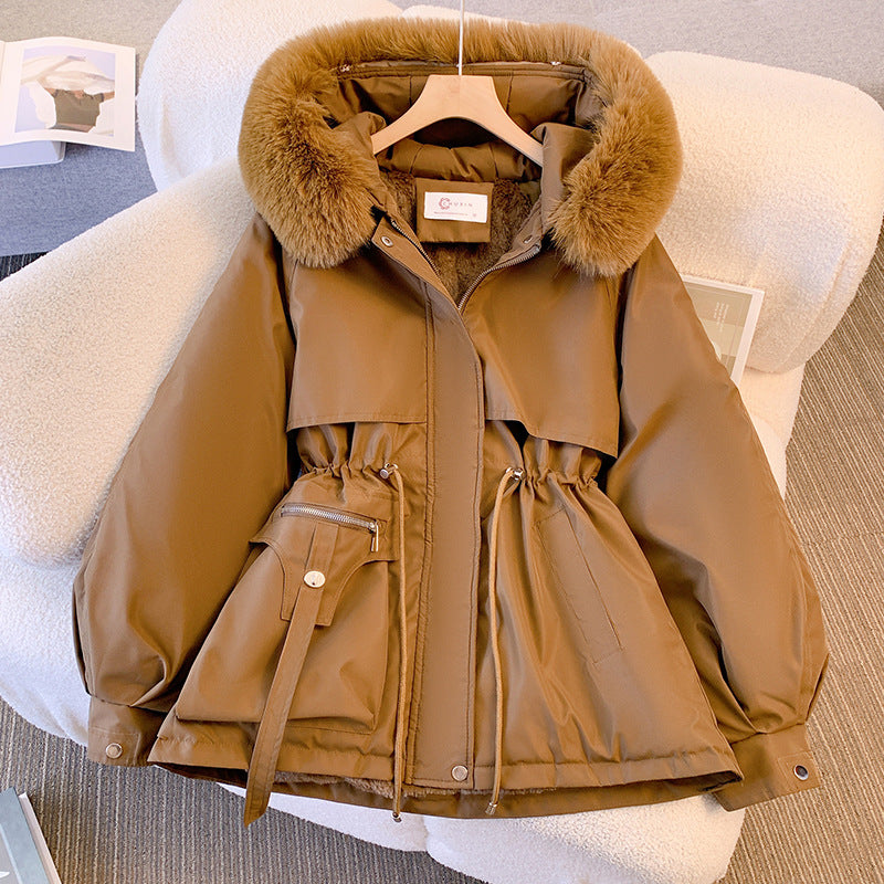 Damen kurzer Utility-Parka mit taillierendem Kordelzug, multifunktionalen Außentaschen und voluminöser Kapuzenblende – Célinea