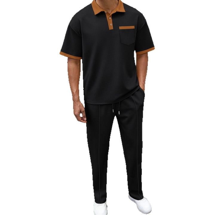 Herren modisches Polohemd mit strukturiertem Design und Relaxed-Fit Hose Echoarchiv