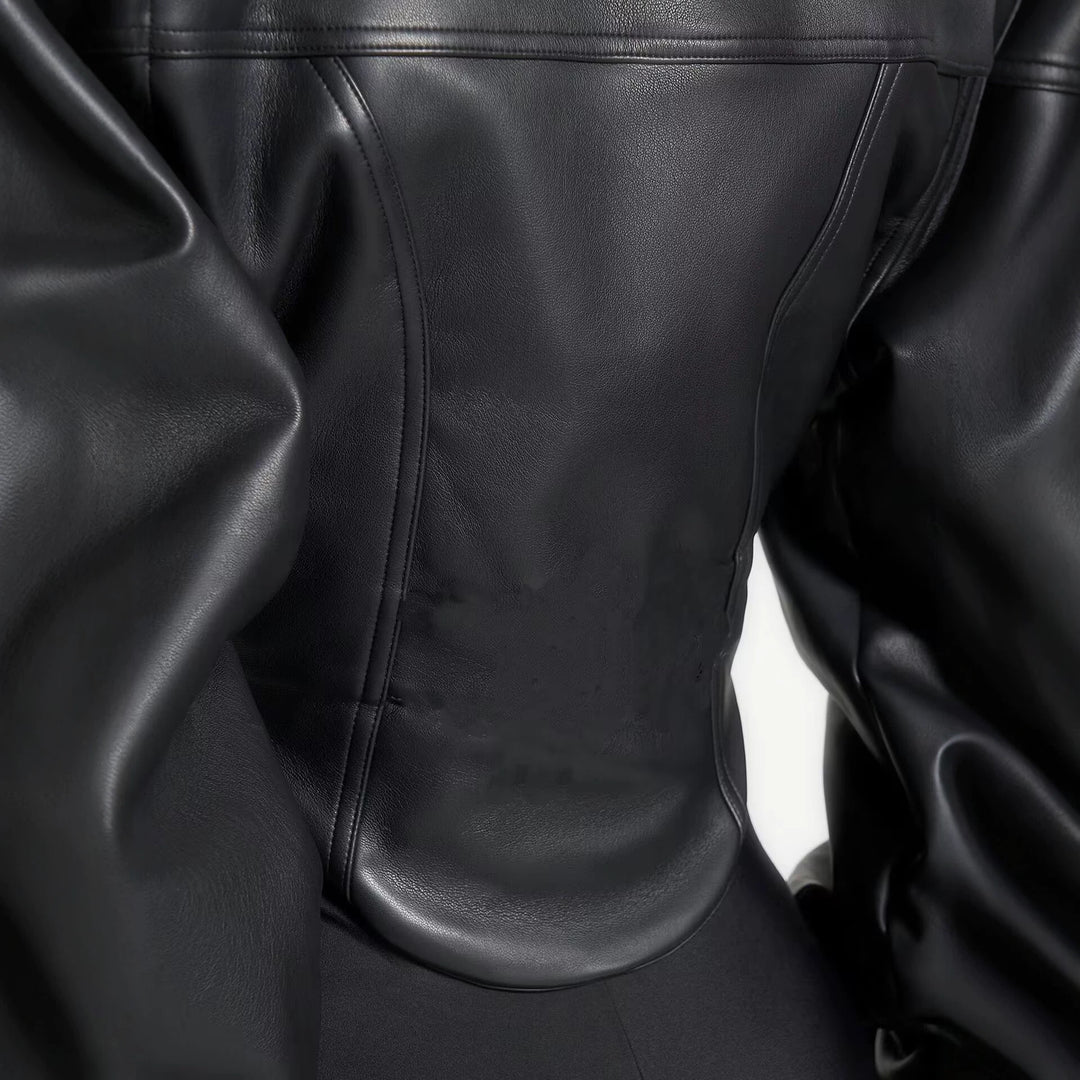 Damen Kurze taillierte Lederoptik‑Jacke mit Stehkragen und femininer Brustabsteppung Echoarchiv