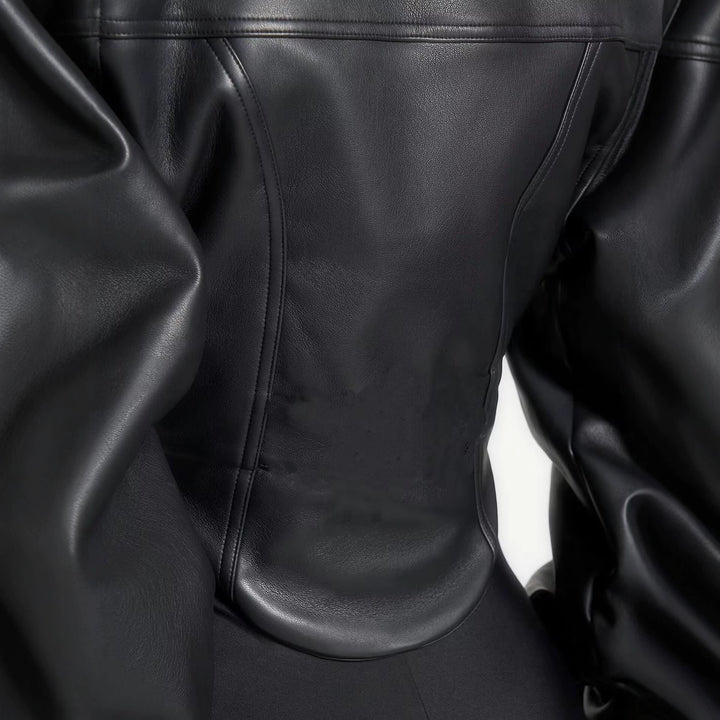Damen Kurze taillierte Lederoptik‑Jacke mit Stehkragen und femininer Brustabsteppung Echoarchiv
