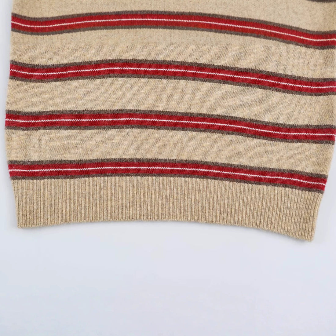 Damen Gestreifter Oversize-Pullover mit Polokragen und V-Ausschnitt Echoarchiv