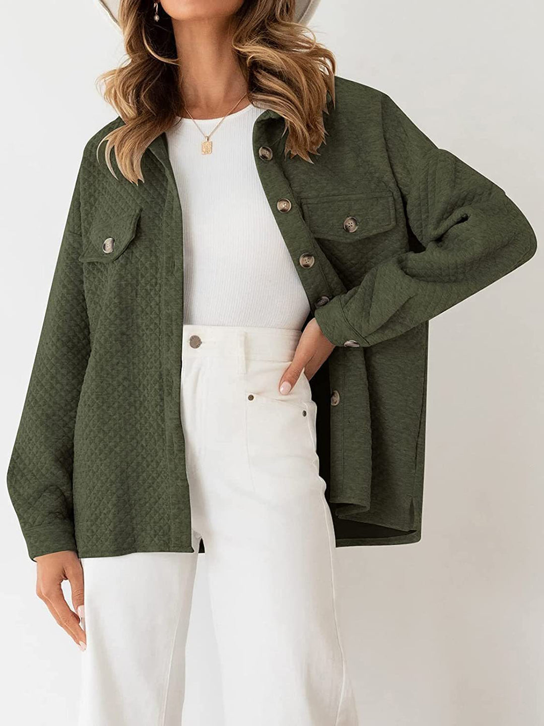 Damen Stepp Übergangshemdjacke mit Oversize Schnitt Brustpatten und Knopfleiste – Célinea