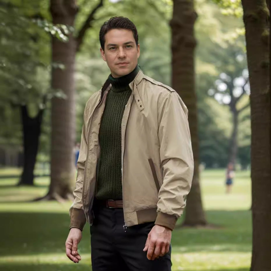 Herren leichte Übergangsjacke mit hochgeschlossenem Kragen und seitlichen Taschen Echoarchiv